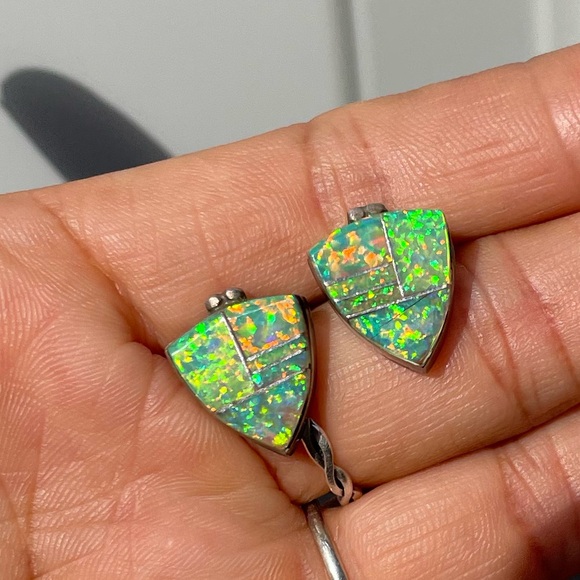 Kay Johnson stamped artisan 925 sterling flashy green opal shield earrings - Picture 17 of 17